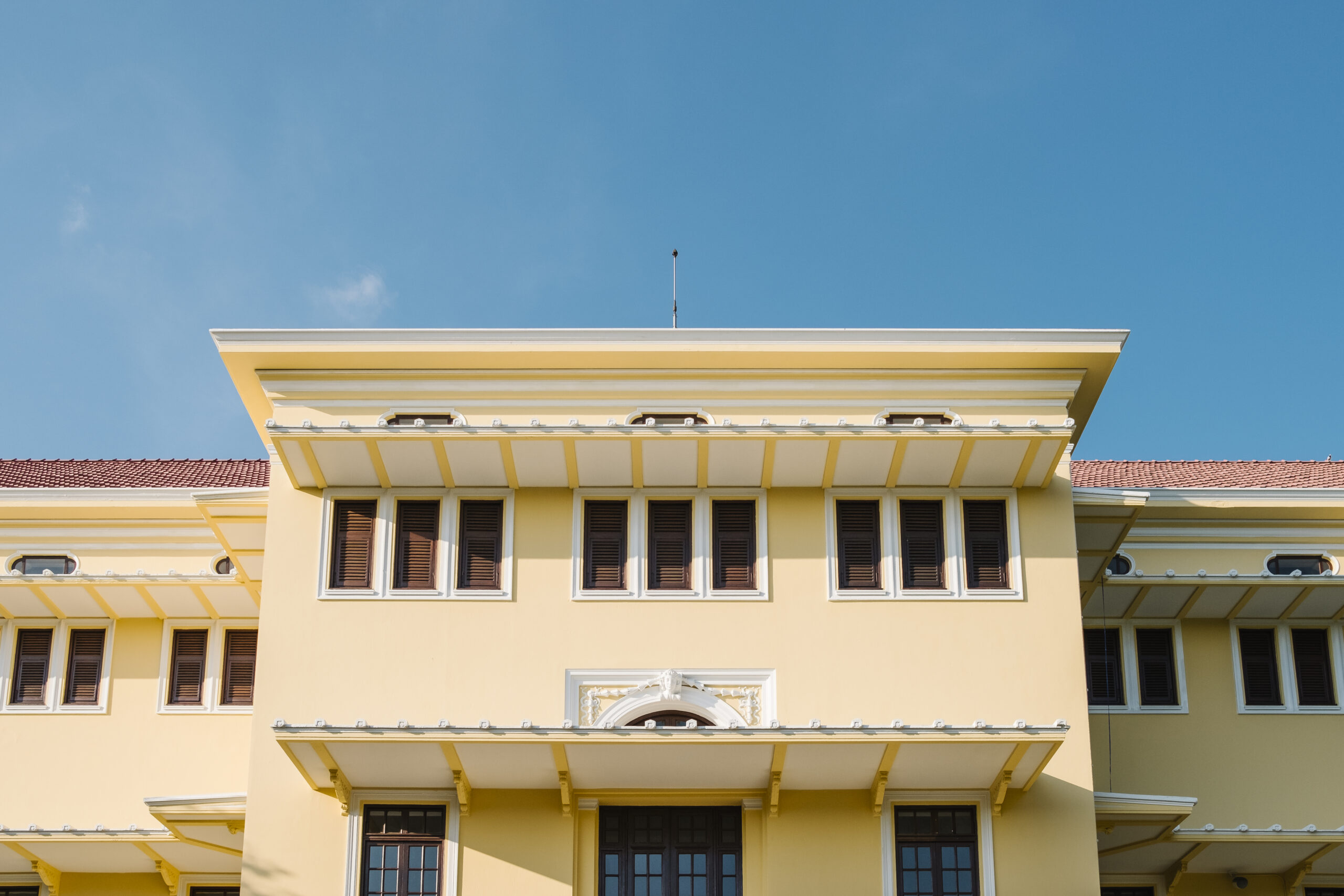building colonial style